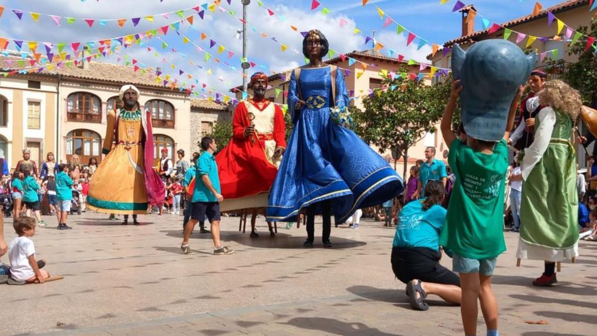 Trobada de gegants, ahir al migdia a la plaça Major | QUERALT  CASALS