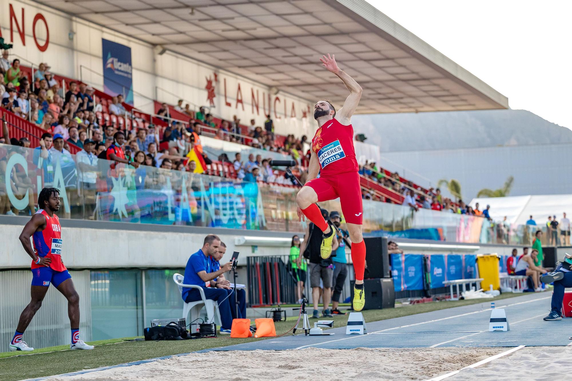 España terminó en primera posición del XIX Campeonato Iberoamericano de Atletismo “Alicante 2022”. El atleta de Onil Eusebio Cáceres se reencuentra con sus mejores sensaciones y gana en La Nucía con un salto de 8,05 metros.