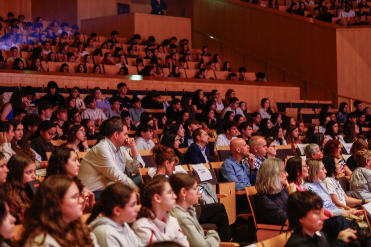 Los jóvenes en la sala Mozart del Auditorio de Zaragoza.