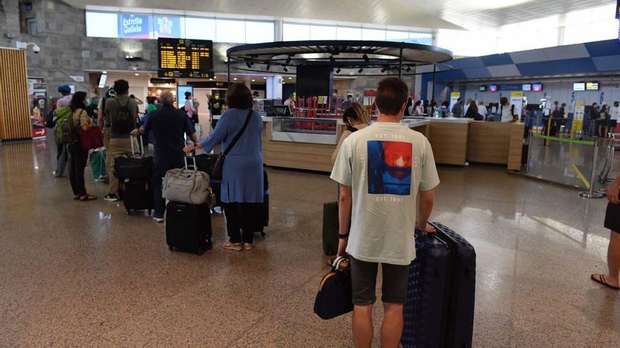 El aeropuerto de A Coruña cierra julio con casi un tercio de pasajeros más que hace un año