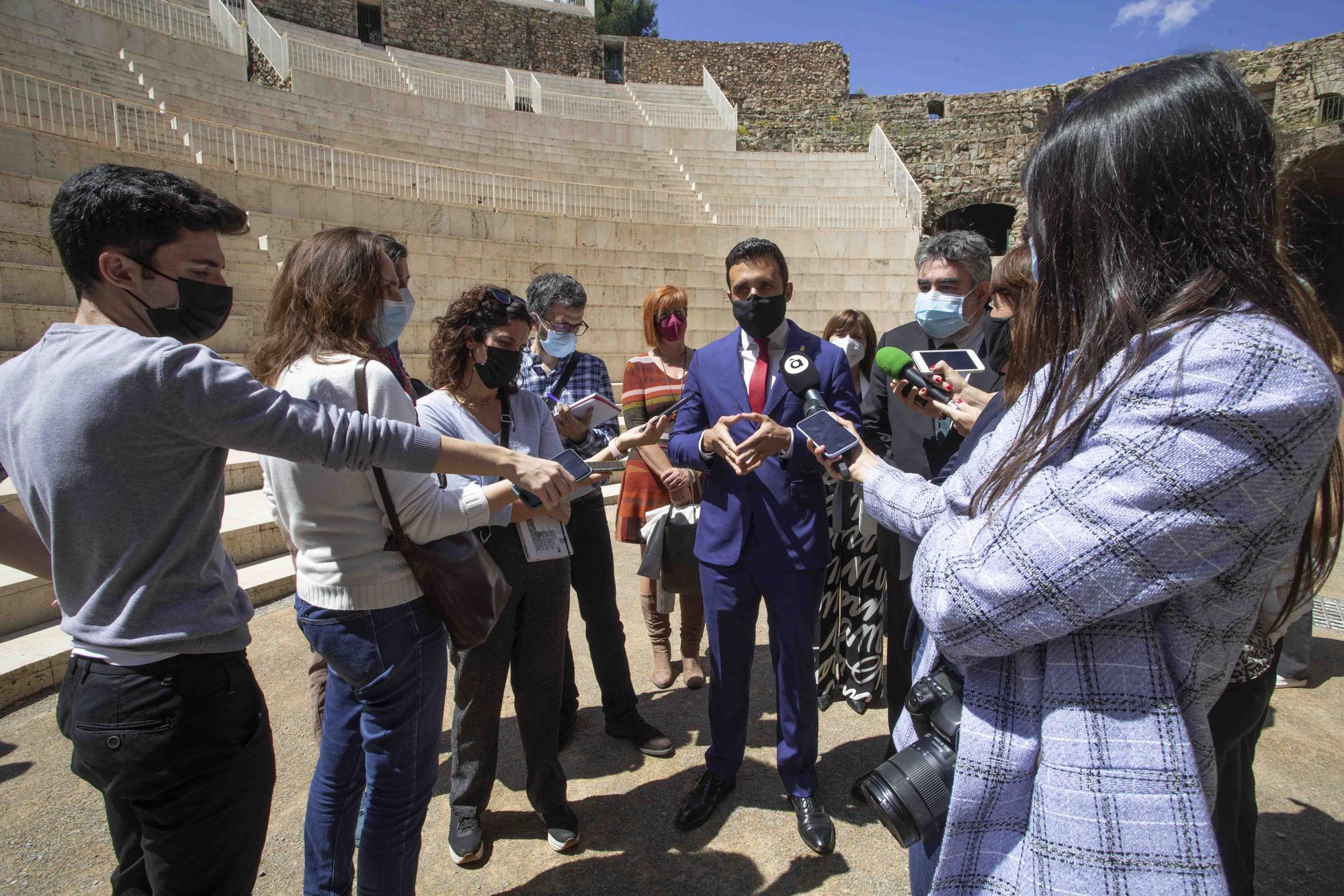 El ministro de Cultura visita el patrimonio de Sagunt.