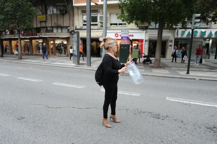 Manifestación de afectados por el cierre de iDenta