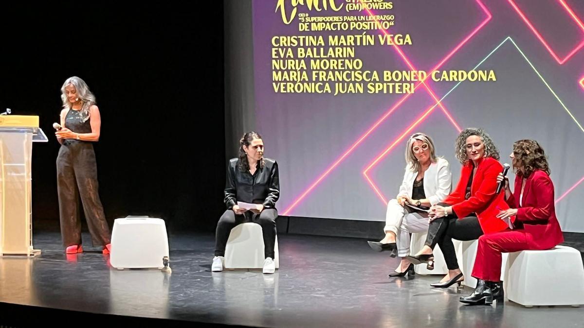 Una conferencia en una edición anterior de 'Tanit Talks'
