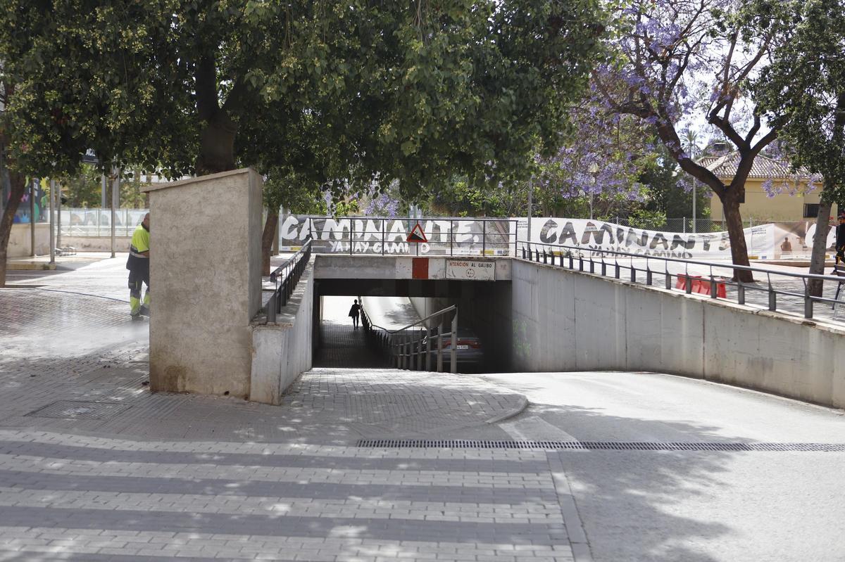 Paso inferior de Menchirón, desde la plaza de Carruajes.