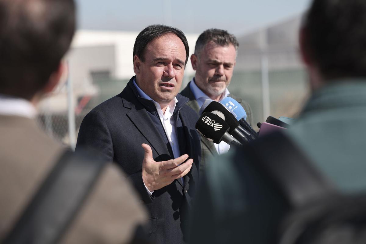 El president de la Generalitat, Juanfran Pérez Llorca, visita las obras de la gigafactoría de PowerCo Spain, este lunes en Sagunto.