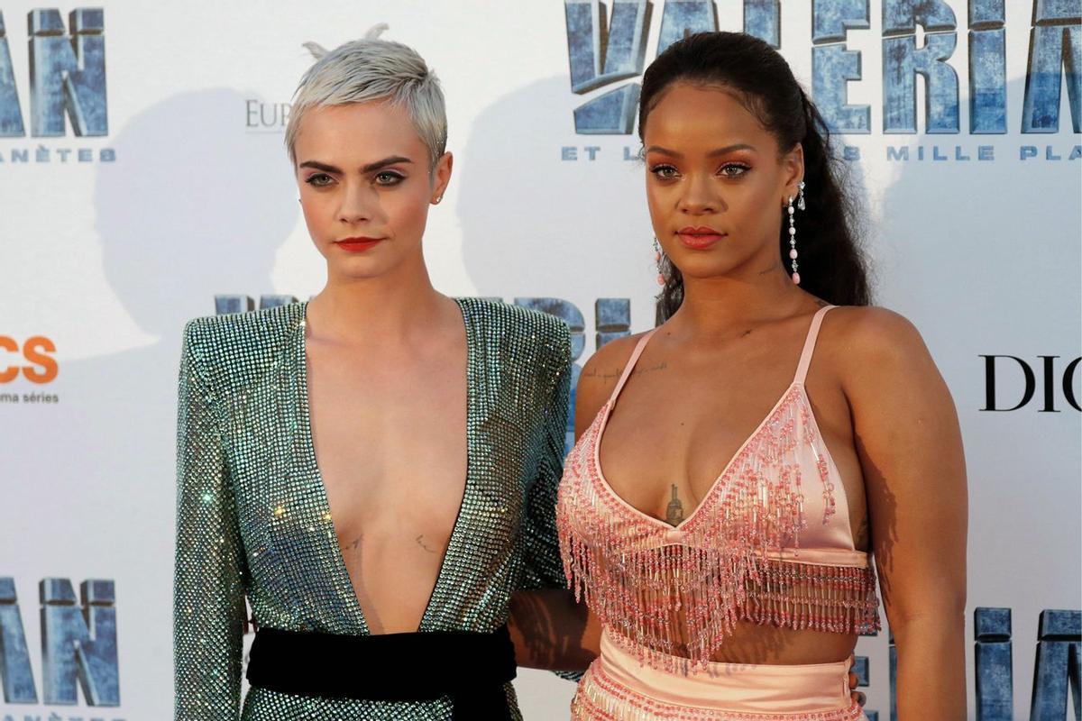 Detalle de los looks de Cara Delevingne y Rihanna en París