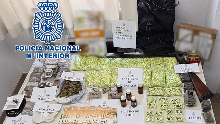 Droga y otros efectos intervenidos en la operación antidroga en Alicante, Elche y València.