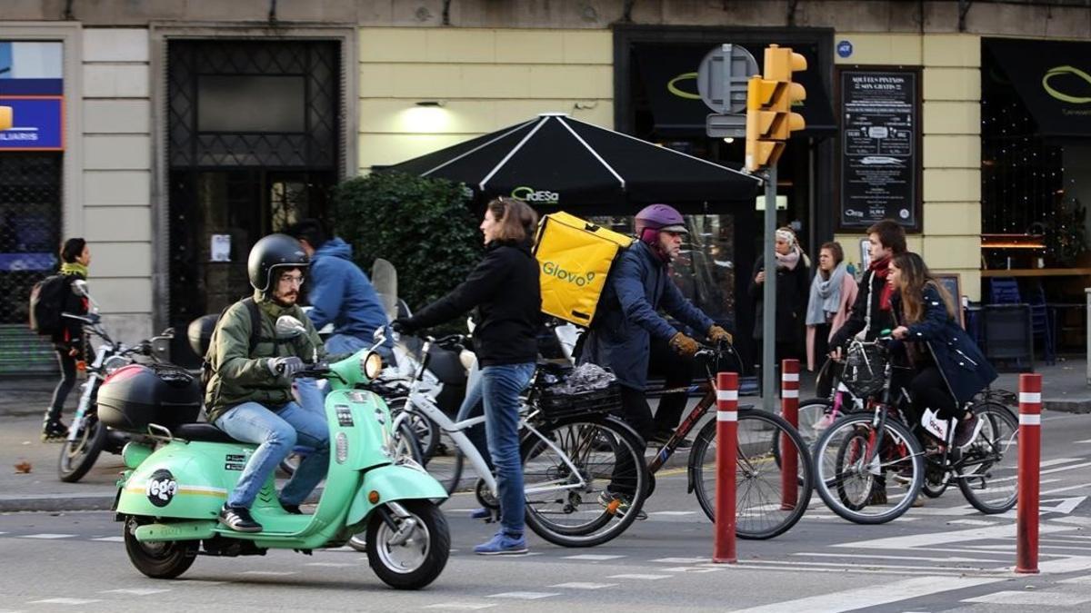 'Motosharing' y bicis en Barcelona.