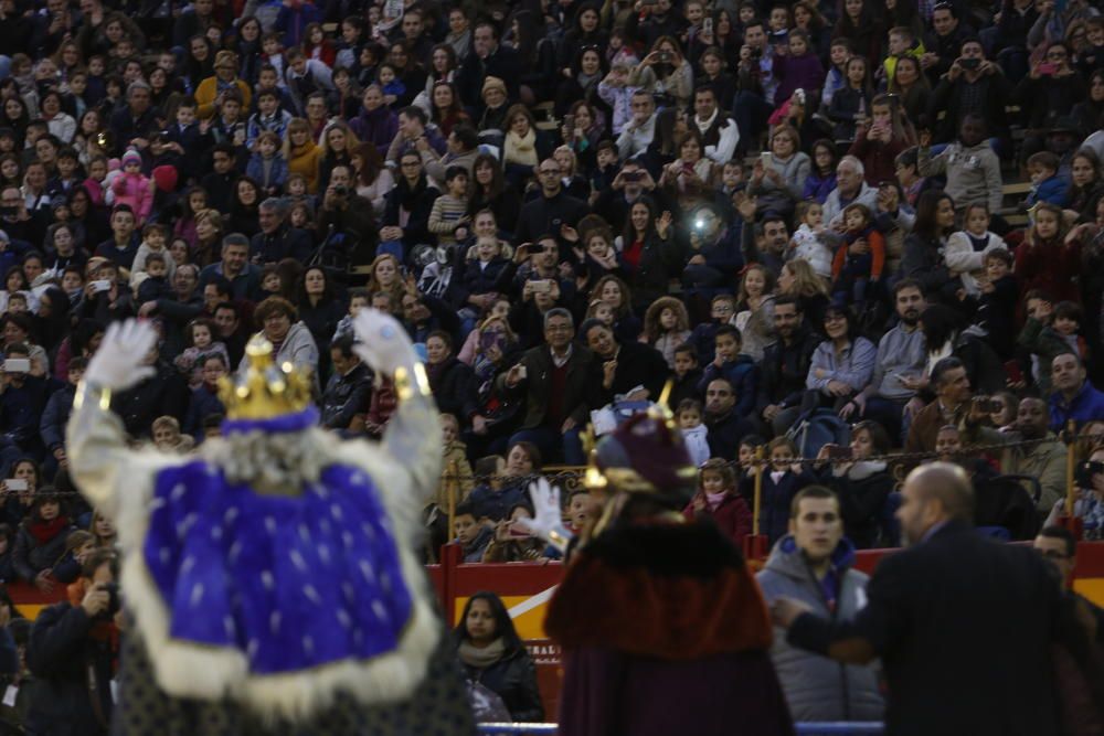 Sus Majestades llegan a la plaza de toros