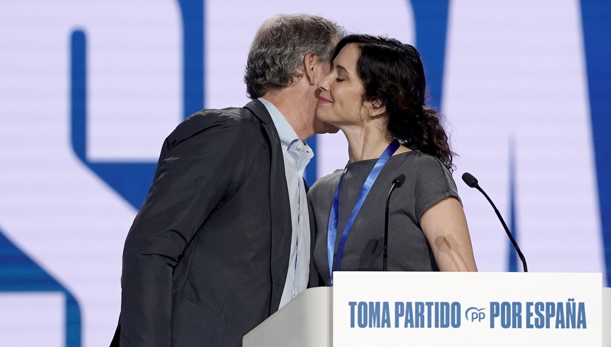 Alberto Núñez Feijóo e Isabel Díaz Ayuso, en el Congreso Nacional del PP.