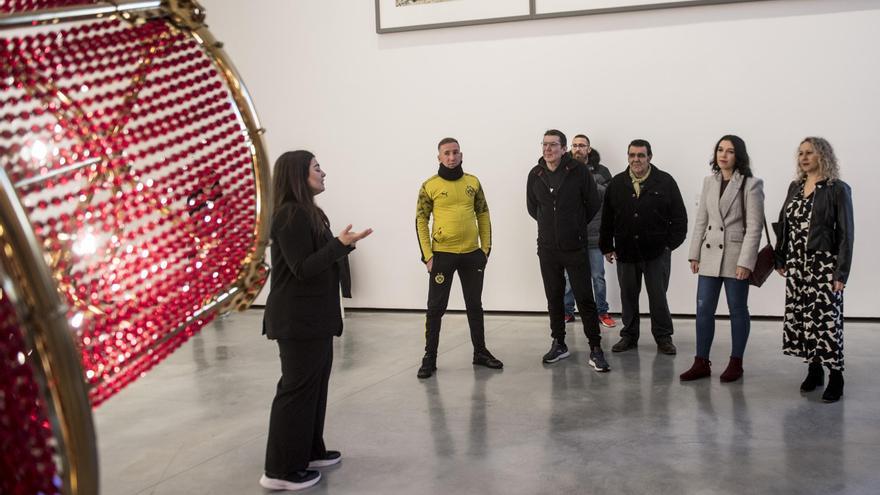 Galería | Ocho alumnos del Centro Penitenciario de Cáceres visitan el museo Helga de Alvear