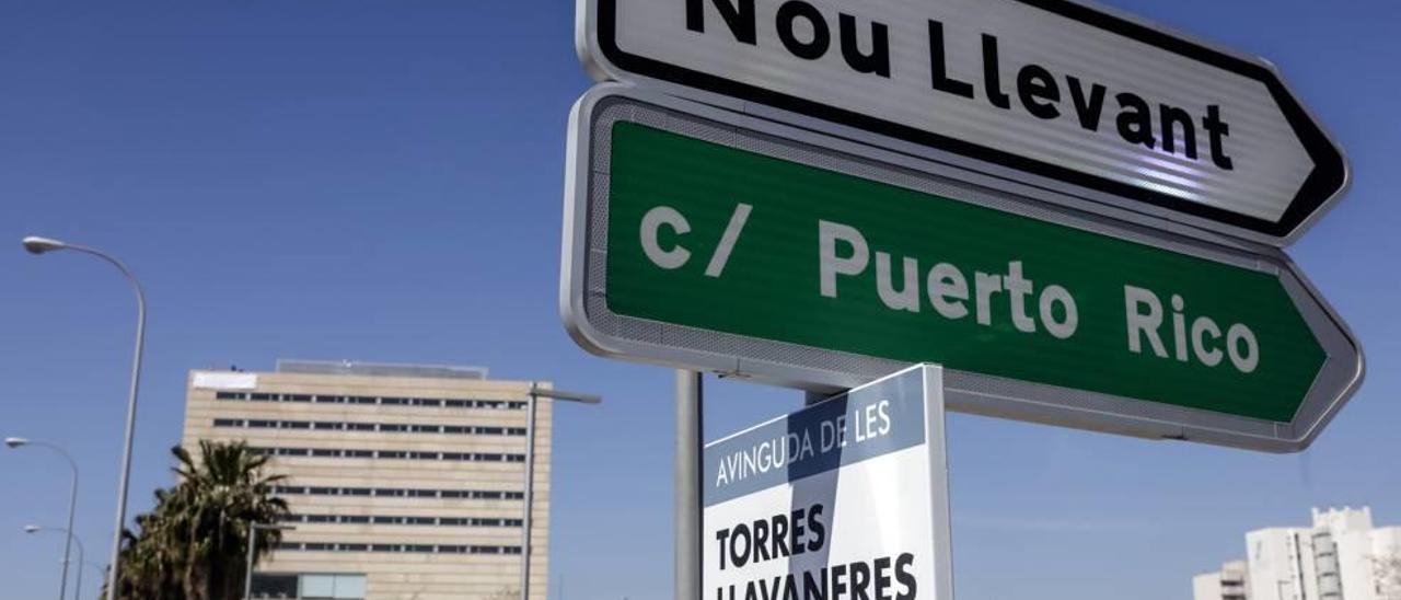 El cartel que recupera las torres Llavaneres.