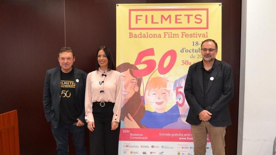 El director artístico de Filmets, Agustí Argelich, junto a la concejal de cultura del Ayuntamiento de Badalona y el director de Badalona Comunicació, Xavier Casanovas