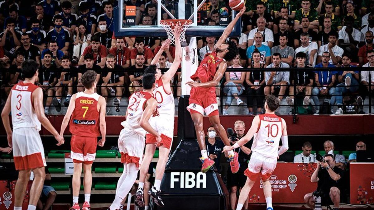 Acción de Villar en la final del Euro18