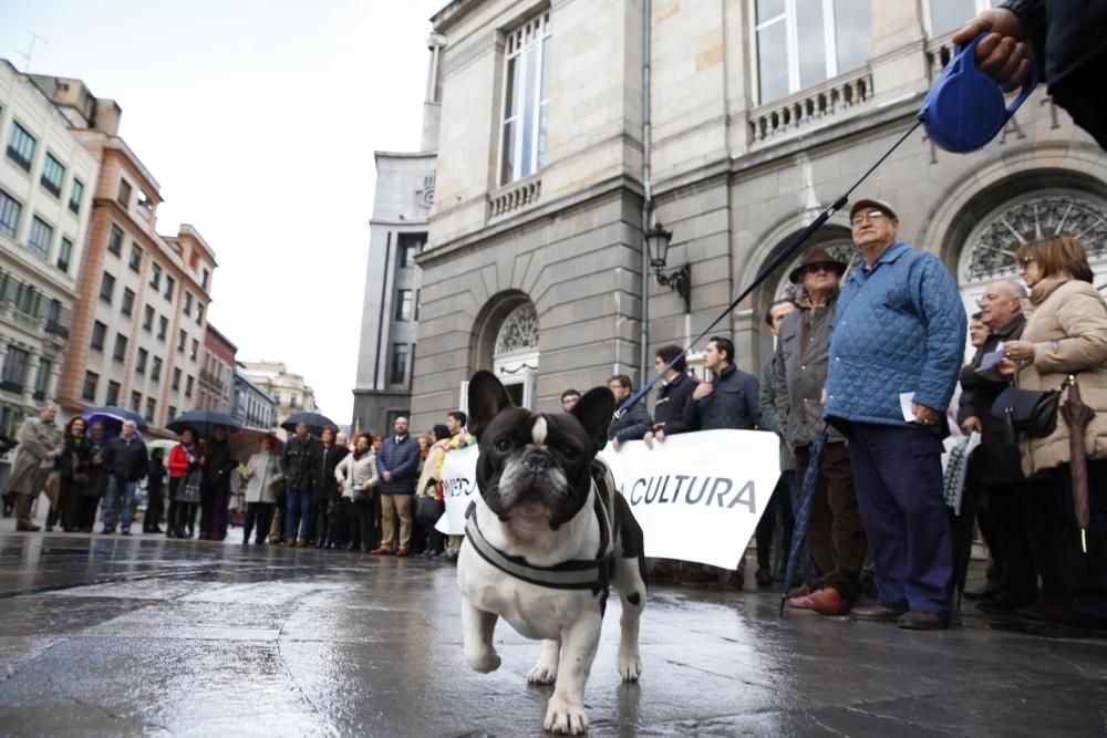 Concentración a favor de los Premios Líricos de Oviedo