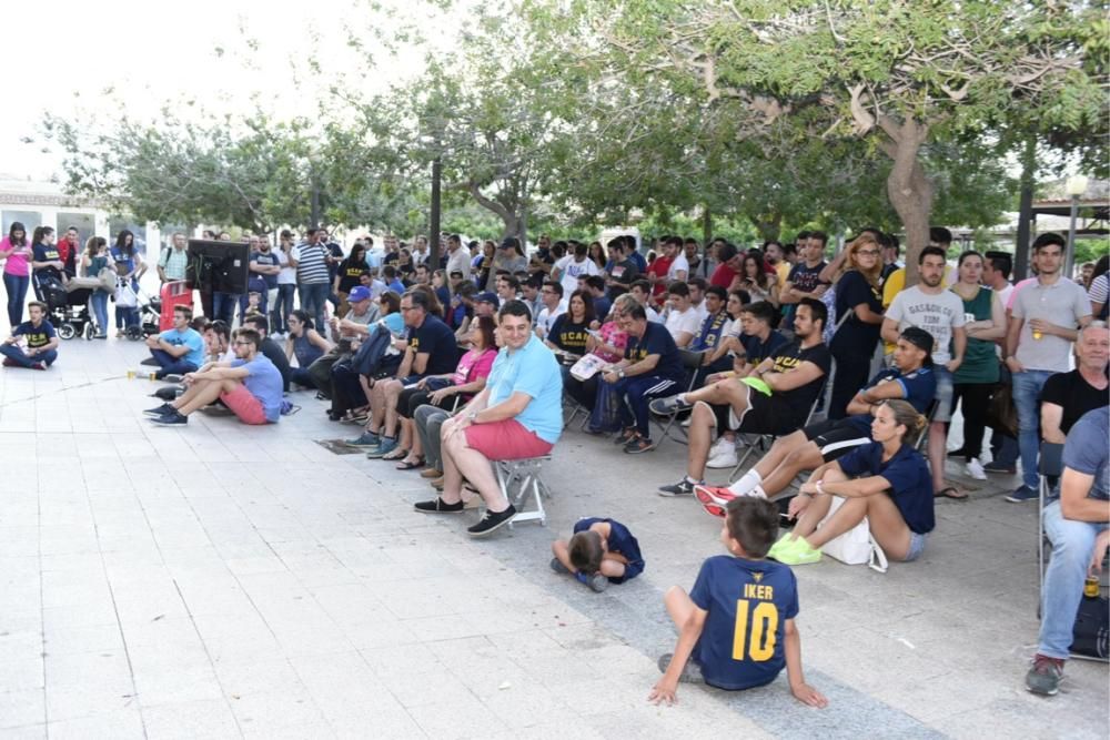 Los aficionados del UCAM lo celebran desde la universidad