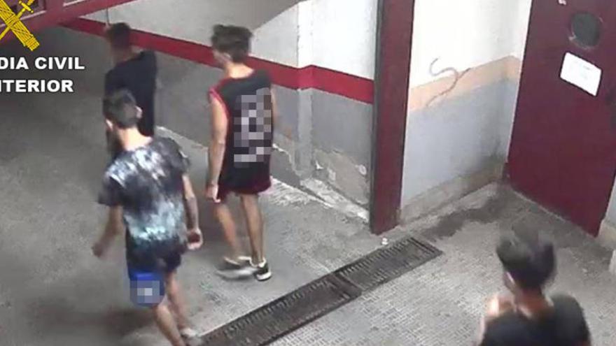 Cae una banda de menores de 14 y 15 años que robaba bicis en trasteros de San Vicente