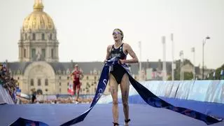La francesa Cassandre Beaugrand, campeona olímpica de triatlón