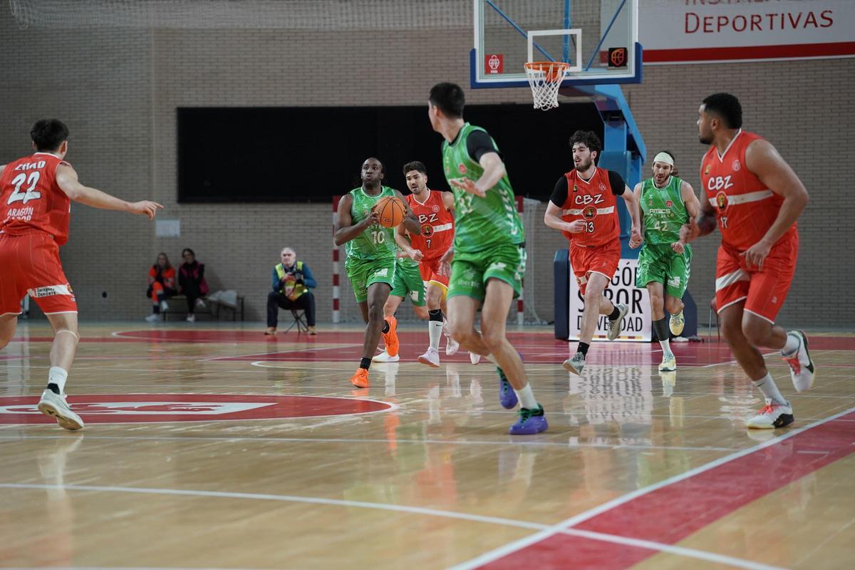 Russell lidera un contraataque del Amics.