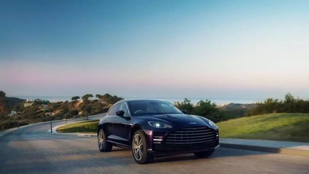 Aston Martin presenta el DBX GT: 727 CV, 310 km/h y más lujo para su gama SUV