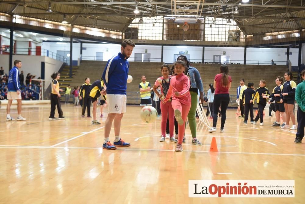 Encuentro de escolares con los jugadores del Plást