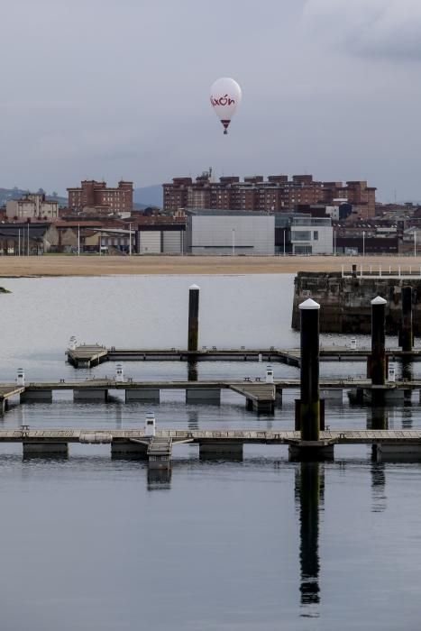 El globo de Gijón sobrevuela la ciudad