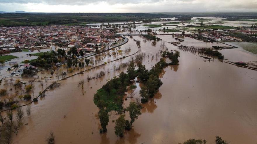 Madrigalejo, inundado por el desbordamiento del río Ruecas.