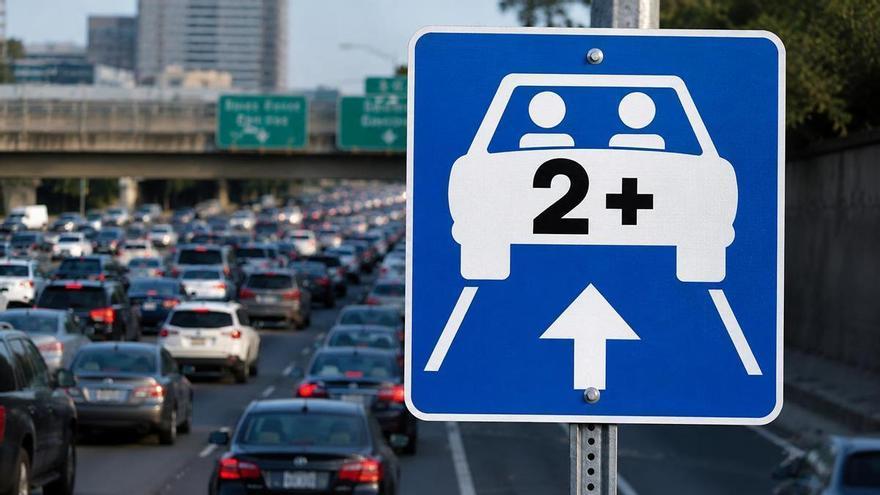 Qué significa la señal de tráfico azul con un coch