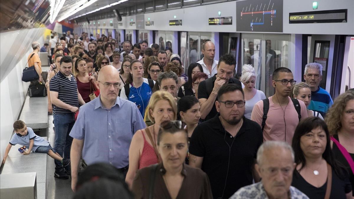 La L9, una de las alternativas recomendadas por TMB mientras duren el corte en la L1 entre Fondo y Clot.