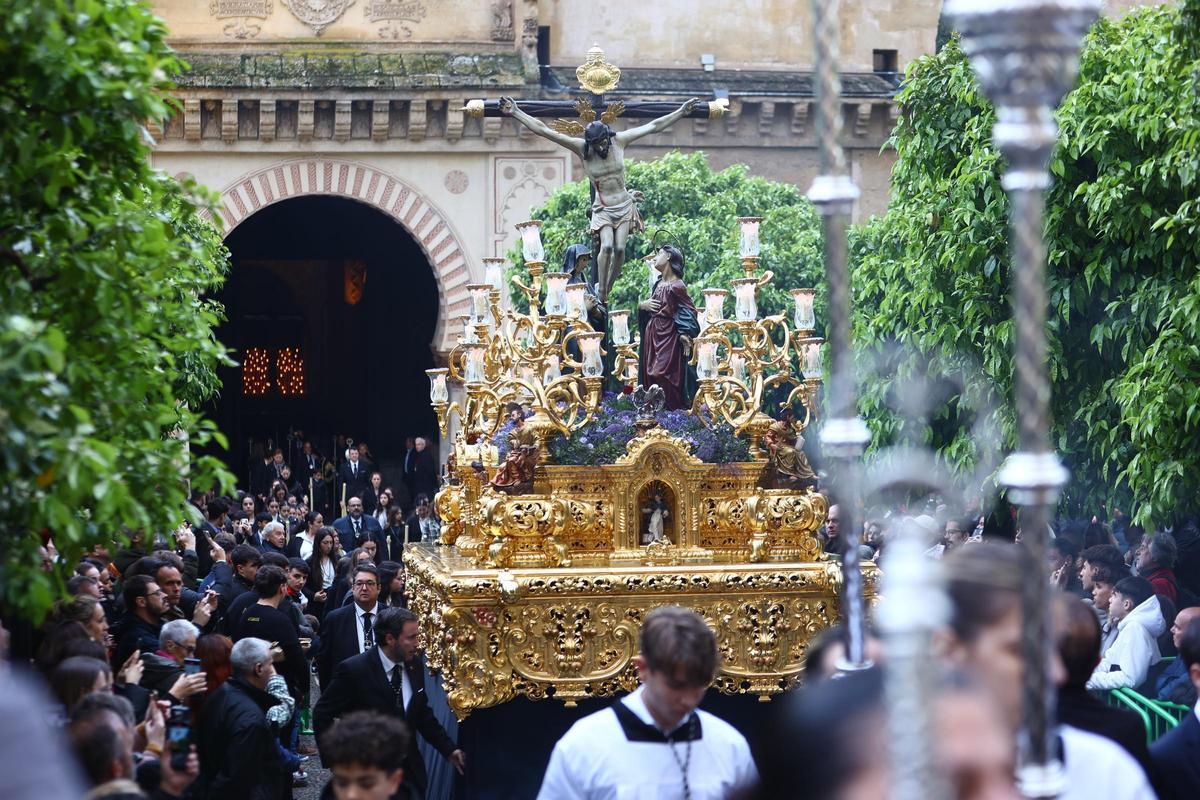 La Vera Cruz y el Amor vuelven a sus templos