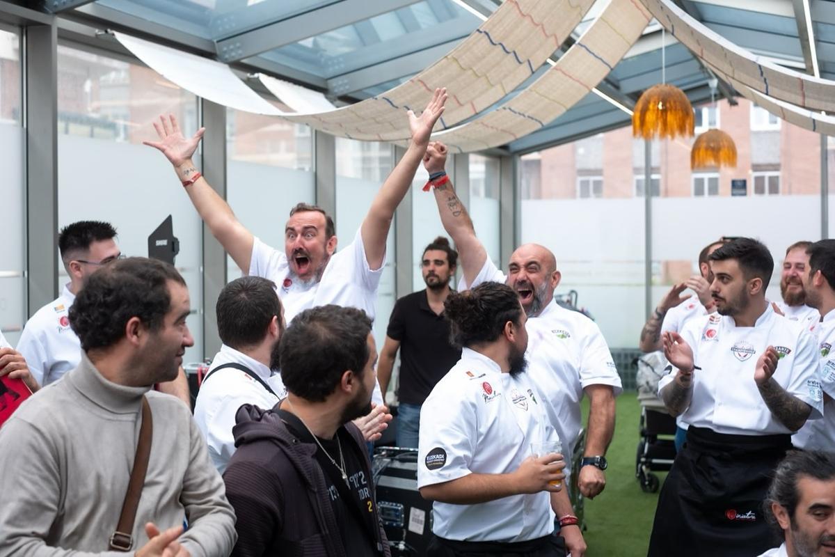 Los chefs valencianos celebran su triunfo en Vitoria.
