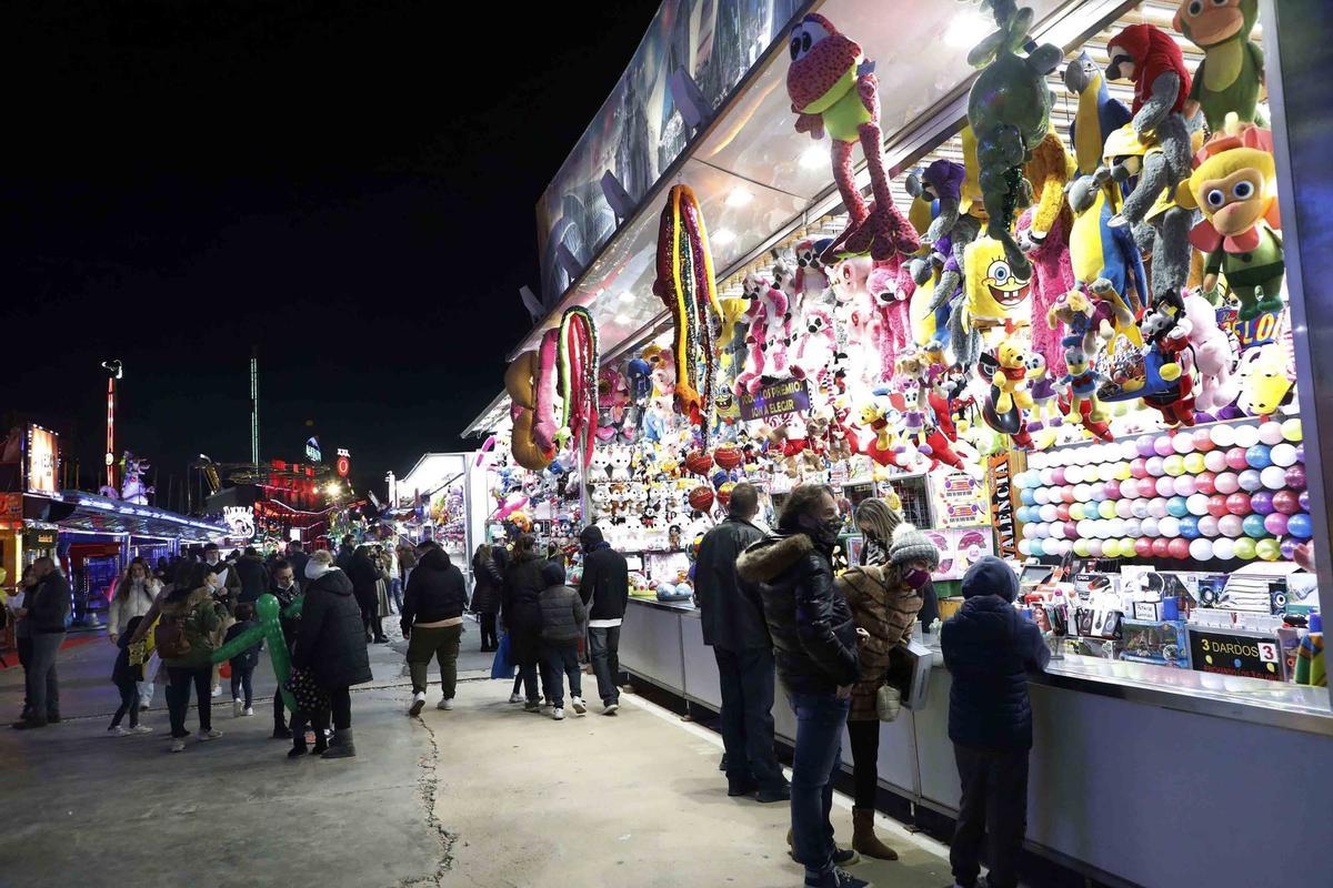 Feria de atracciones de Valencia es una de las tradiciones en Navidad.