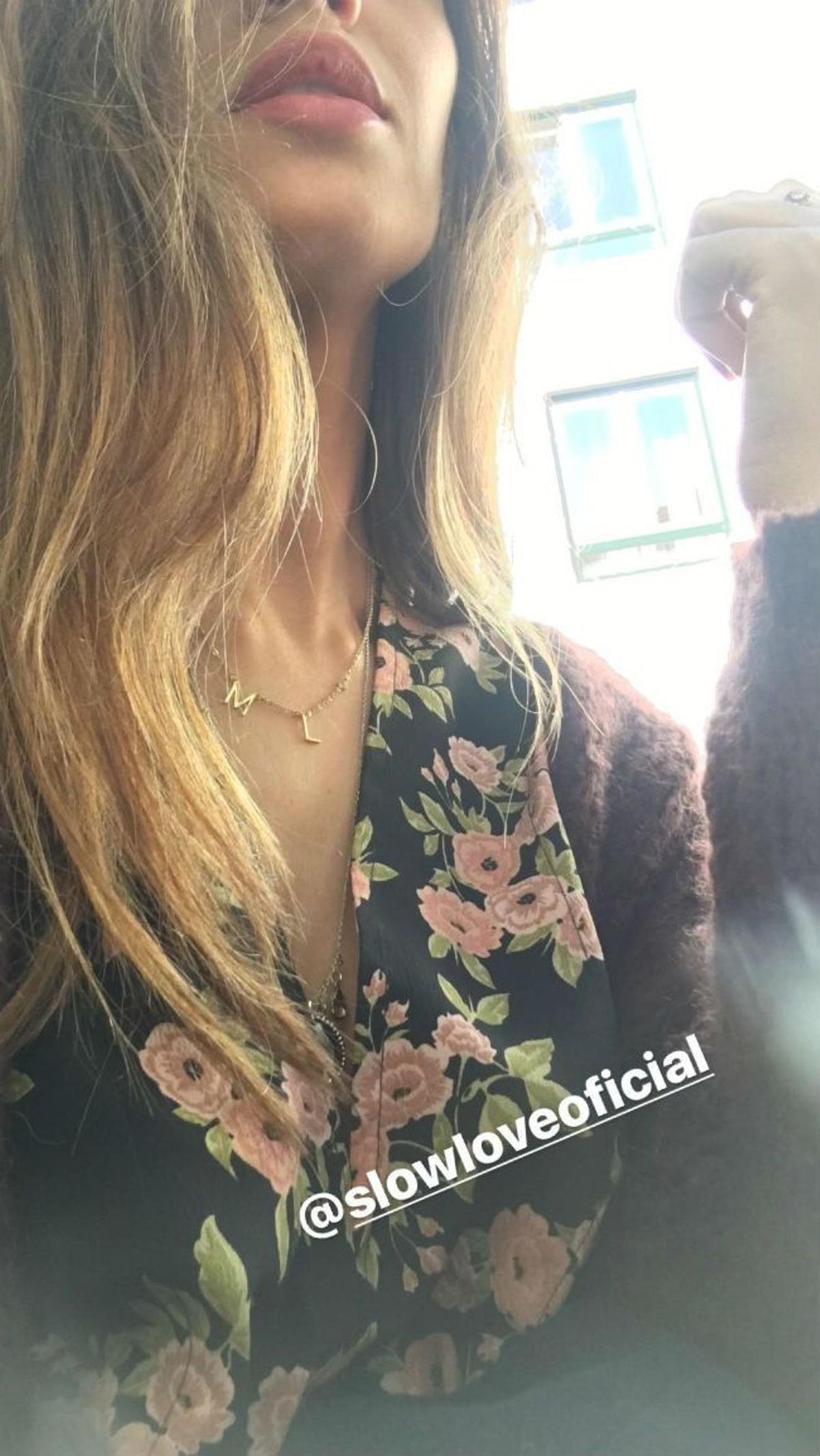 Sara Carbonero estrena camisa de flores de Slowlove