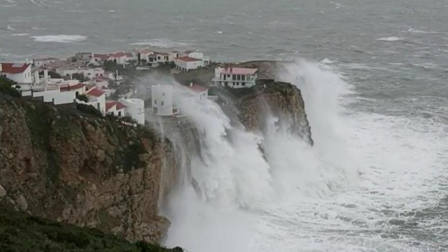 L&#039;aigua del mar sobrepassava el penya-segat de Punta Montgó a l&#039;Escala