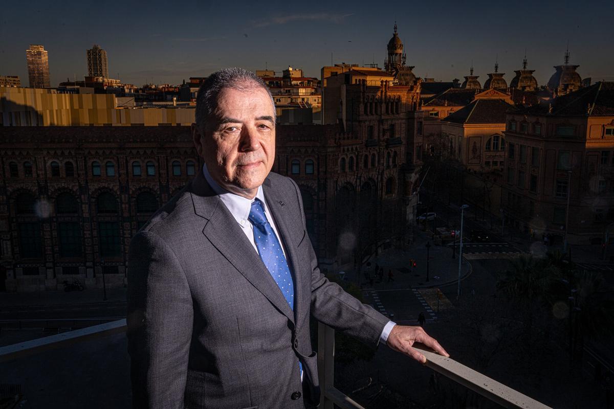 Barcelona 12/02/2026 Sociedad. Entrevista al director de la Oficina Antifrau de Catalunya, Josep Tomàs Salàs. AUTOR: MANU MITRU