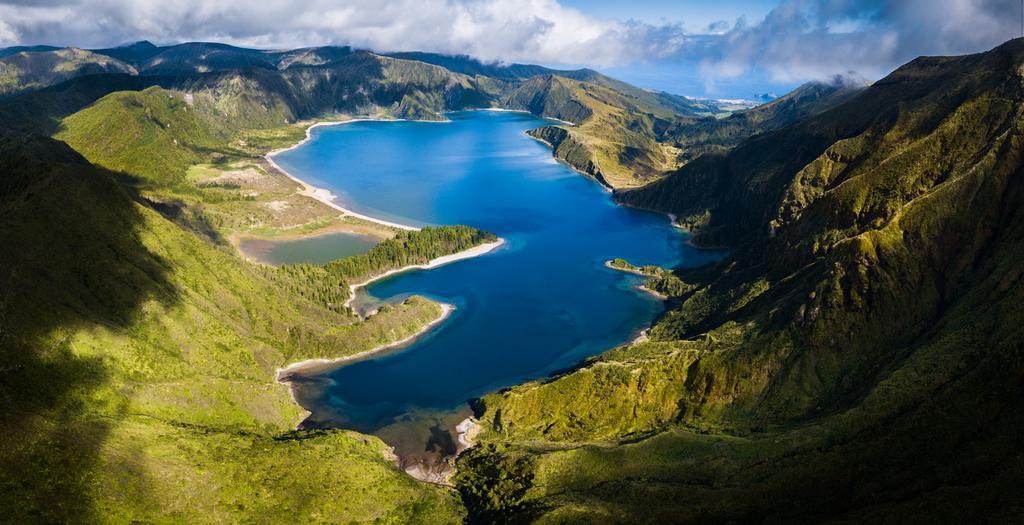 Los vibrantes colores de San Miguel componen preciosos lugares como este de Lagoa do Fogo