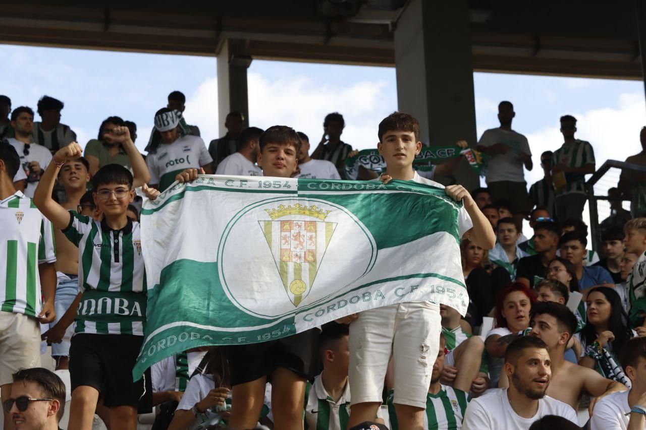 Córdoba CF-Ponferradina | Las imágenes de la afición blanquiverde en el play off de ascenso
