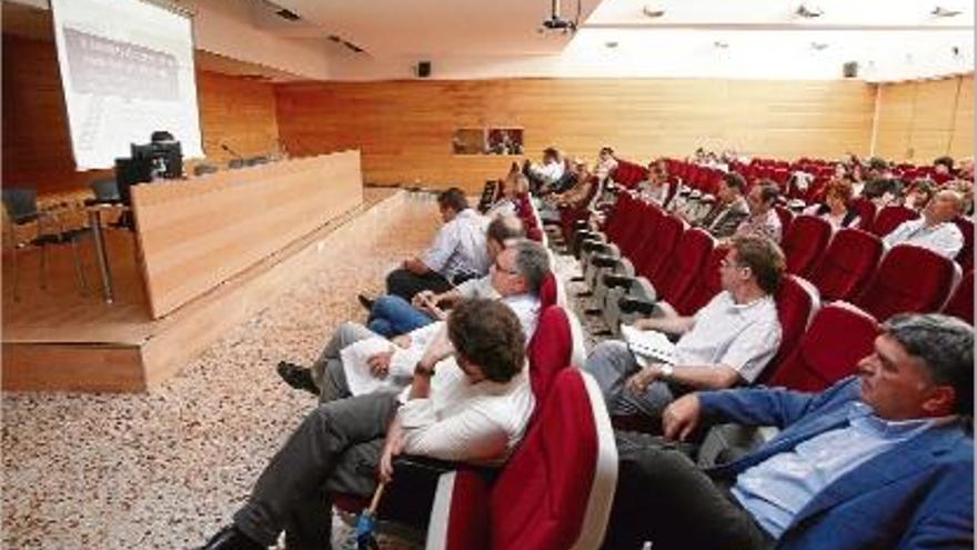 Uns cent professionals van participar en la jornada.