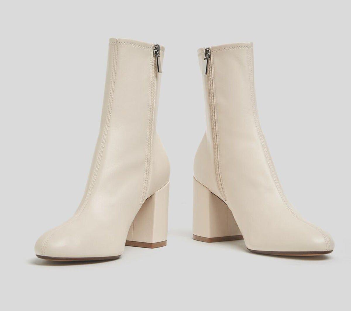 Botas color crema de Bershka