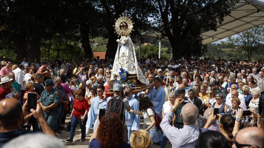 La tradicional romería de la parroquia morañesa de Amil, en imágenes