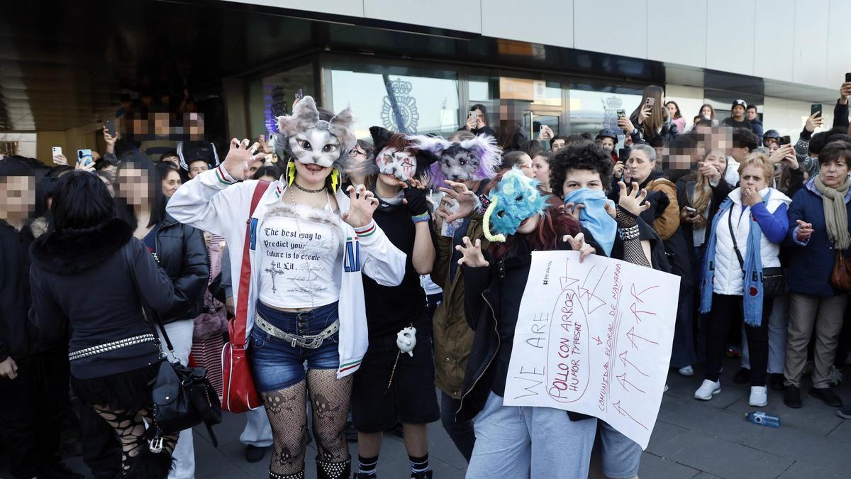 Unas 300 personas y cuatro con máscaras de animales en la reunión de Therians de Vigo