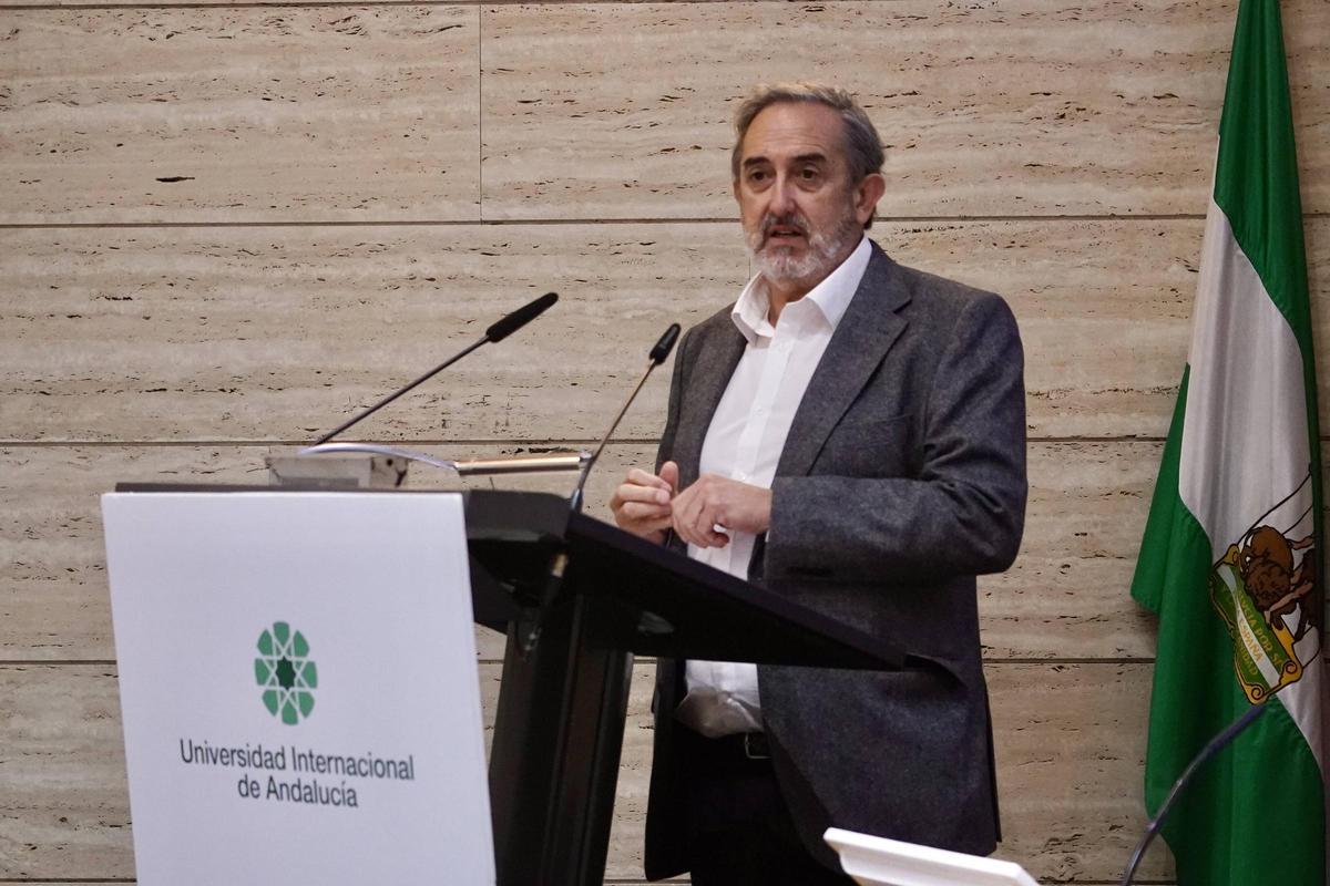 El director de La Opinión, José Ramón Mendaza, abrió la jornada