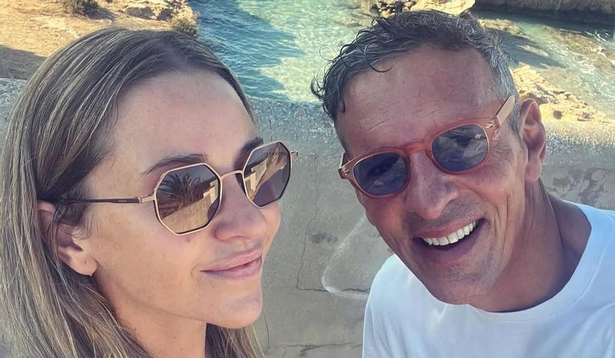 Alexia Pla, junto a Joaquín Prat en una imagen compartida por la pareja en redes sociales.