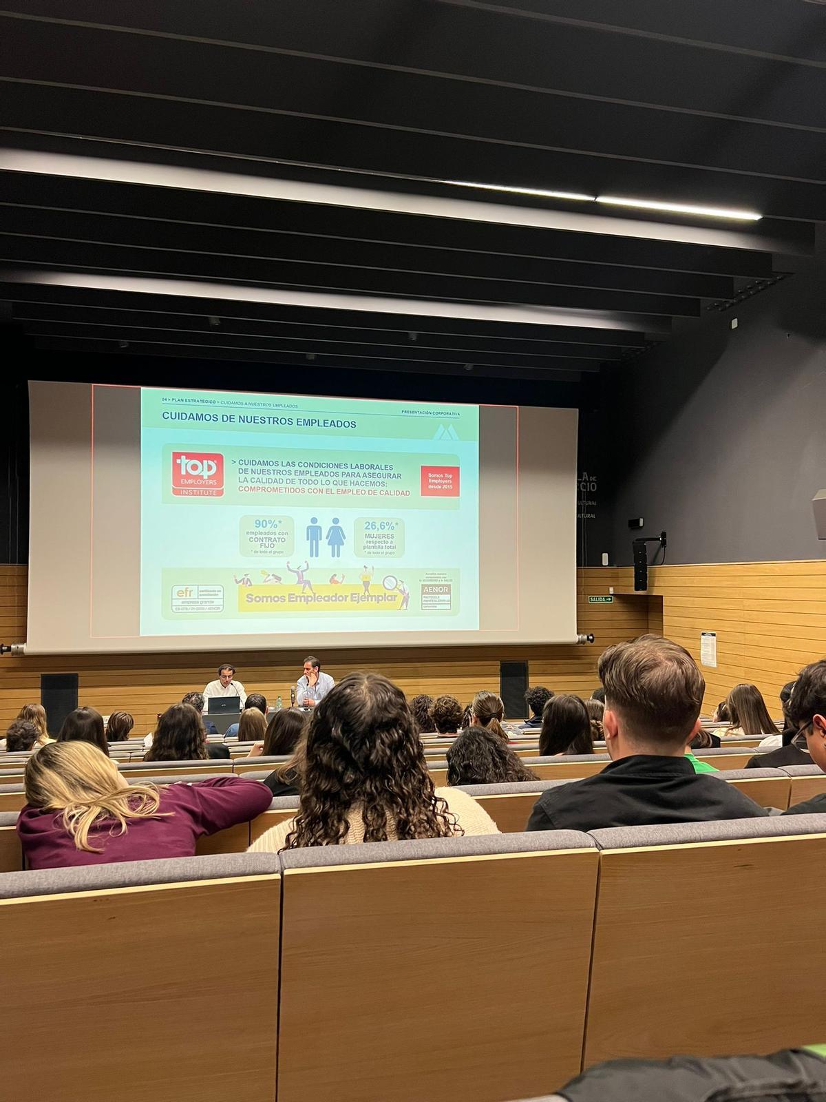 La jornada "Emprendiendo hacia el futuro" del IES Número 1 de Gijón, en imágenes