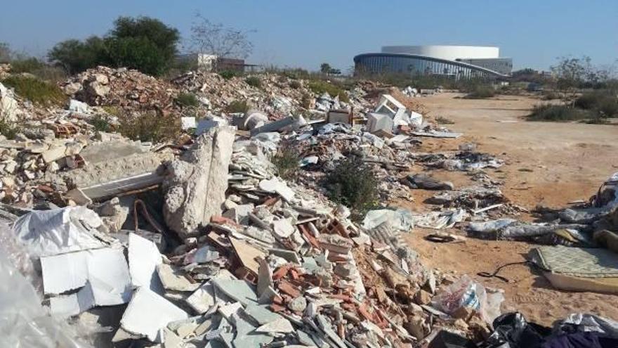 El entorno del Auditorio es casi una escombrera