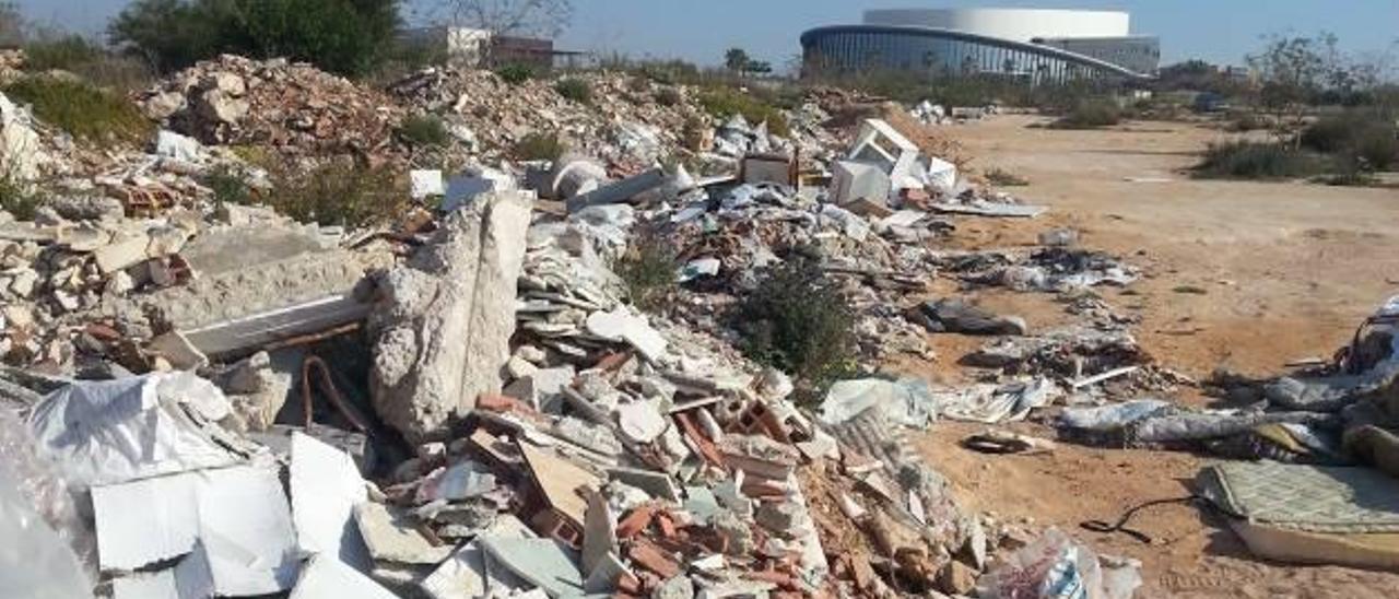 El entorno del Auditorio es casi una escombrera