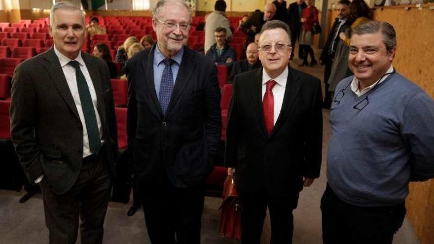 Por la izquierda, Francisco J. Bastida, Leopoldo Tolivar Alas, Ramón Punset y el decano de Derecho, José María Roca, ayer.