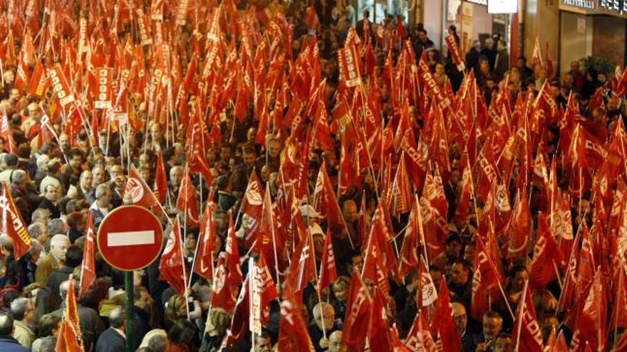 La manifestación en Valencia, a su paso por la calle San Vicente.