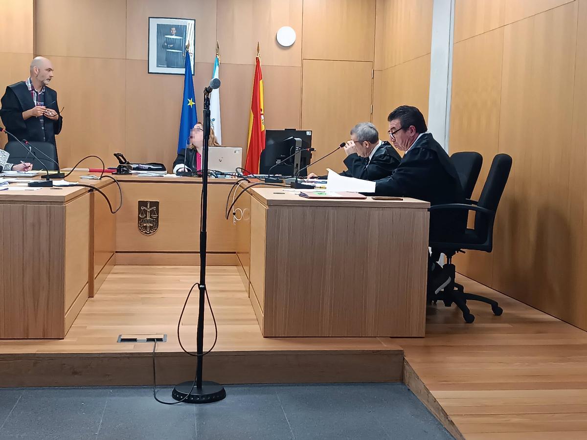 El juicio por supuesta vulneración de derechos a la concejala se celebró este martes en Ourense.