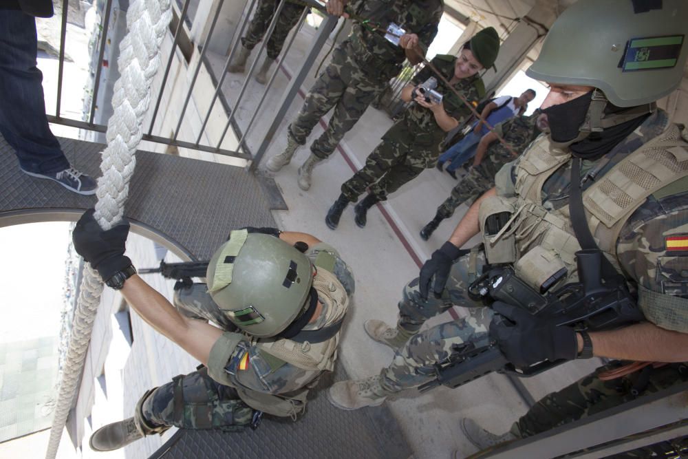 Militares participaron en un ejercicio en el cuartel de Rabasa para que la OTAN evaluara y diera al MOE el certificado para liderar en 2012 las intervenciones de la Fuerza de Respuesta Rápida de la Alianza Atlántic (12/10/2011)